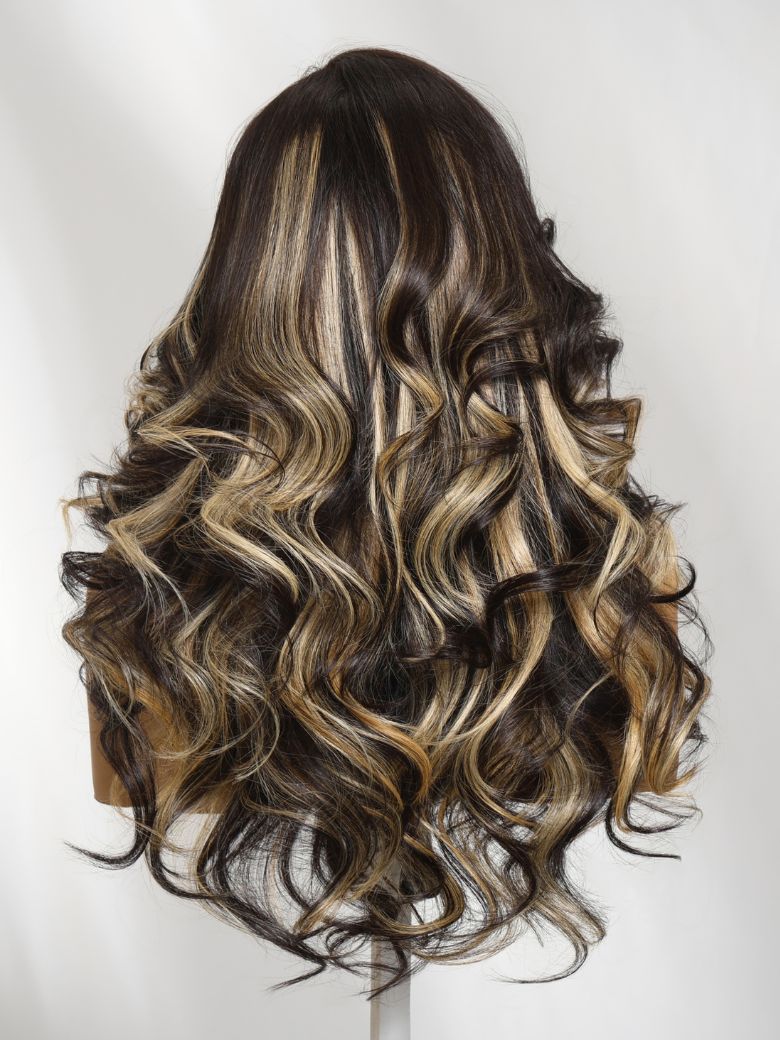200% Density Blonde Highlights Effortlessly Feathered Hairstyles 7x5 Pre Cut Lace Wig With Layered Haircuts